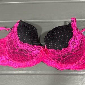 Like new lightly padded bra size 44DD